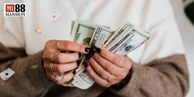 Nên rút thưởng khi đã có đủ số dư trong tài khoản